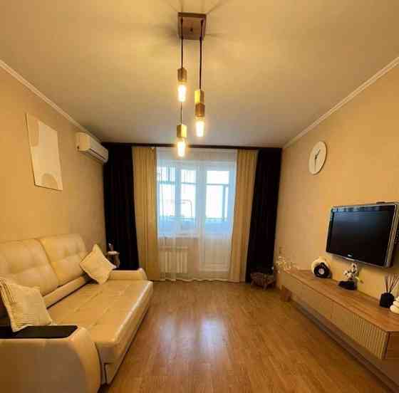 Сдаю двухкомнатную квартиру 56.0 м² этаж 4/5 город Донецк, Ворошиловский район, ориентир Крытый рыно Донецк