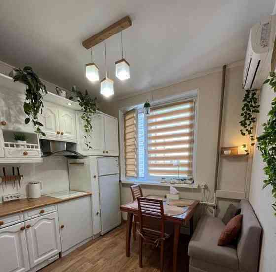 Сдаю двухкомнатную квартиру 56.0 м² этаж 4/5 город Донецк, Ворошиловский район, ориентир Крытый рыно Донецк