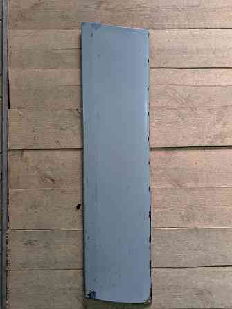 Продам молдинг передней правой двери (листва) Мерседес W124 Донецк