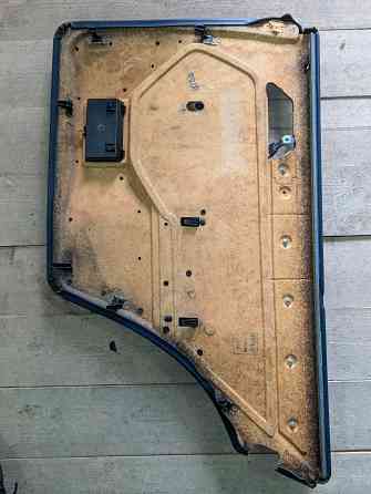 Продам заднюю левую дверную карту Мерседес W124 Донецк