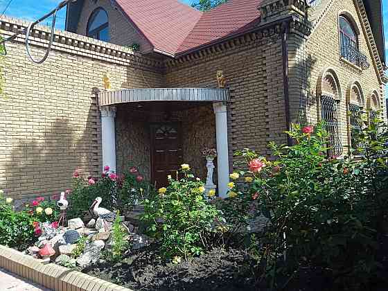 2-х этажный дом возле жд вокзала Донецк