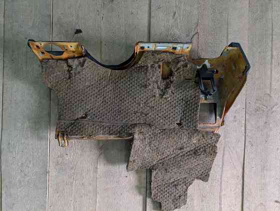 Продам накладку торпедо левую нижнюю Мерседес W124 Донецк