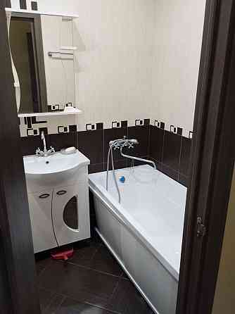 Сдаётся двухкомнатная квартира в г. Донецке по адресу: б-р Школьный Ворошиловский р-н, ориентир Наб Донецк