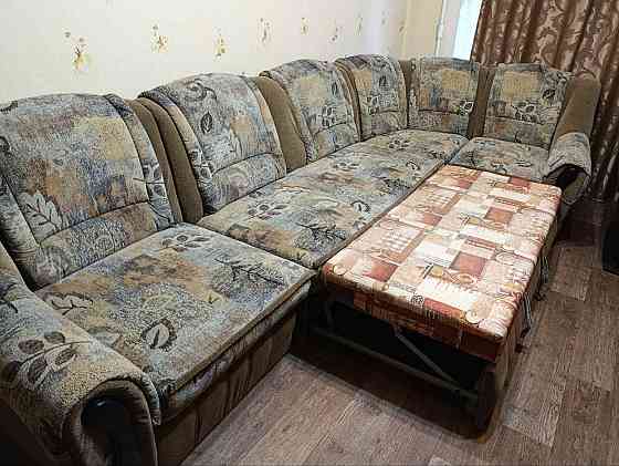 Продам большой гловой диван Донецк