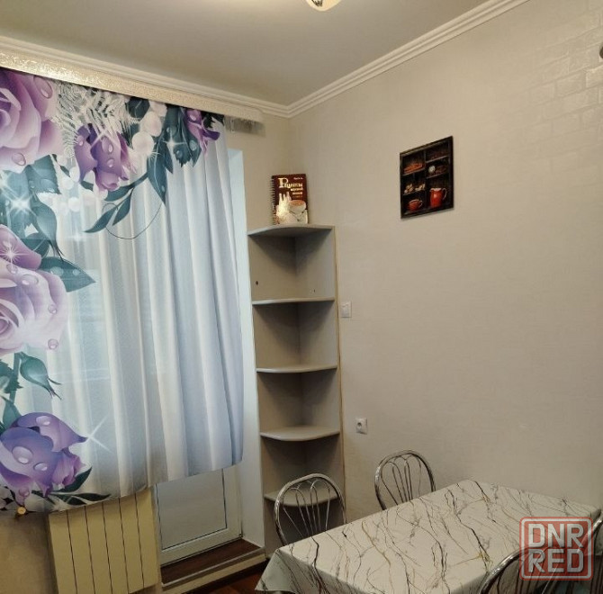 Сдаю однокомнатную квартиру 40.0 м² этаж 3, город Донецк, Ворошиловский район Донецк - изображение 4