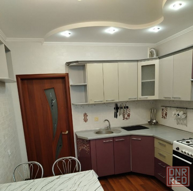 Сдаю однокомнатную квартиру 40.0 м² этаж 3, город Донецк, Ворошиловский район Донецк - изображение 1