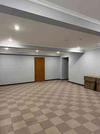 Помещение в центре города цокольный этаж с окнами 600 рублей метр квадратный общ пл 130м кв Донецк