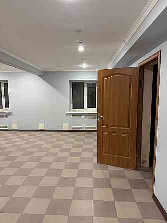 Помещение в центре города цокольный этаж с окнами 600 рублей метр квадратный общ пл 130м кв Донецк