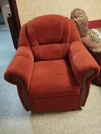 Продам 2 кресло на пружинном блоке бу. достойные. Донецк