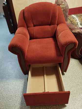 Продам 2 кресло на пружинном блоке бу. достойные. Донецк