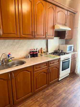 Продам 4 комнатную крупногабаритную сталинку в самом центре Ворошиловского района Донецк