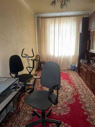 Продам 4 комнатную крупногабаритную сталинку в самом центре Ворошиловского района Донецк