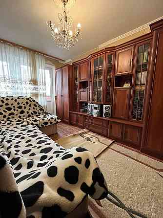 Продается трехкомнатная квартира в Ильичевском районе Мариуполь