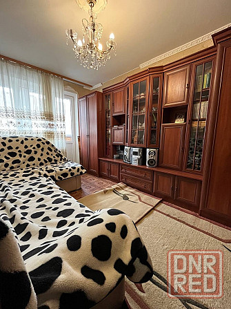 Продается трехкомнатная квартира в Ильичевском районе Мариуполь - изображение 1