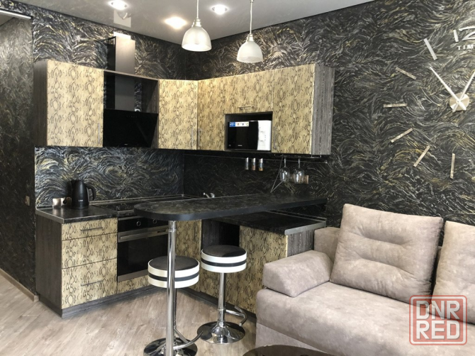 Сдаю в аренду просторную однокомнатную квартиру-студию в Ворошиловском районе, Ильича проспект Донецк - изображение 1