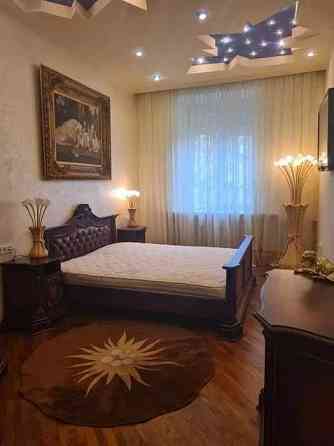 Сдаю двухкомнатную квартиру студию по Ленинскому проспекту 4,напротив Цирка. Донецк