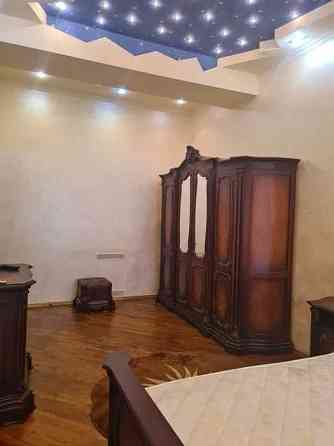 Сдаю двухкомнатную квартиру студию по Ленинскому проспекту 4,напротив Цирка. Донецк