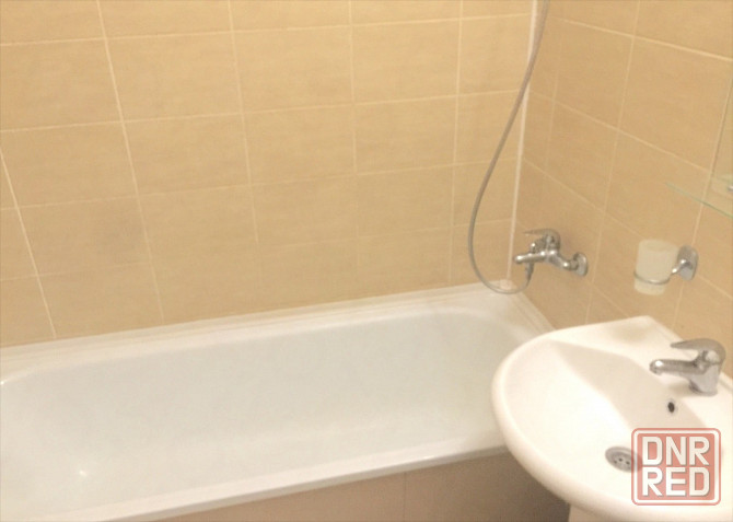 Сдаётся однокомнатная квартира на Университетской улице в Ворошиловском районе Донецка. Донецк - изображение 2