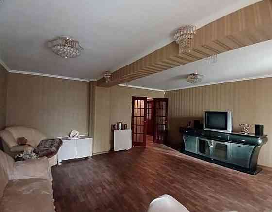 4-комнатная квартира на бул. Школьном возле Набережной в Ворошиловском р-не г. Донецка Донецк