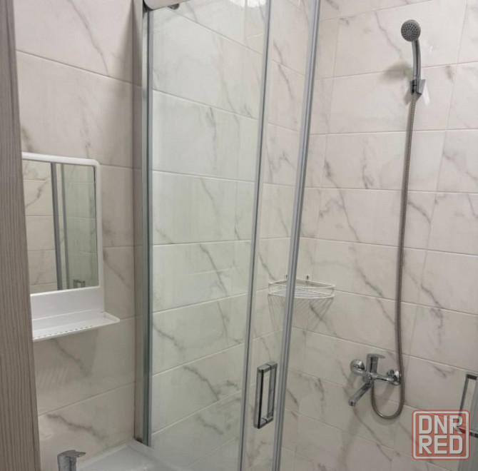 Сдаю двухкомнатную квартиру на 5 этаже многоэтажного дома в Ворошиловском районе Донецк - изображение 1