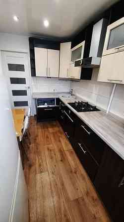 Сдам двухкомнатную квартиру с хорошим ремонтом по Левобережной улице 5-й этаж Донецк