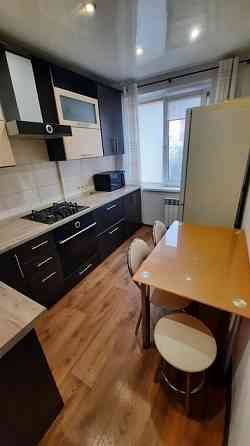 Сдам двухкомнатную квартиру с хорошим ремонтом по Левобережной улице 5-й этаж Донецк