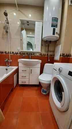 Сдам двухкомнатную квартиру с хорошим ремонтом по Левобережной улице 5-й этаж Донецк