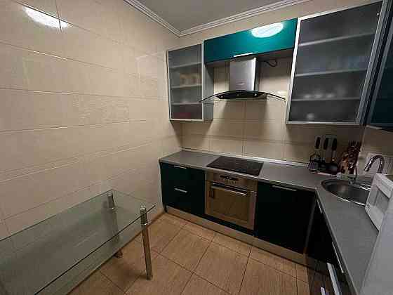 Калининском р-не, б. Шевченко, ор-р Мед. Колледж Донецк