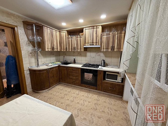 Лучшее предложение в центре Гладковки! 3-к.кв. 63 м² с ремонтом, 2 этаж Донецк - изображение 1