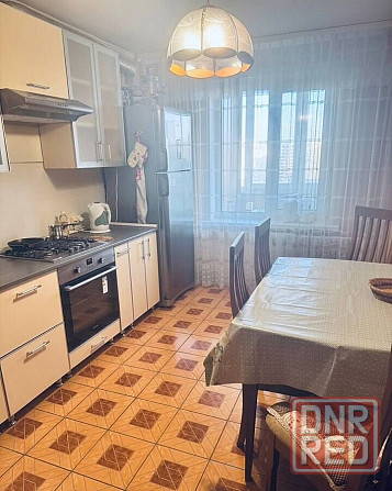 Сдаю двухкомнатную квартиру 51.0 м² этаж 7/15 город Донецк, Калининский район, ориентир мед. Донецк - изображение 2