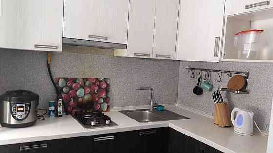 Сдается: 1-комнатная квартира Этаж: 4 Район:Будёновский Стоимость:23000 Залог:23000 Донецк