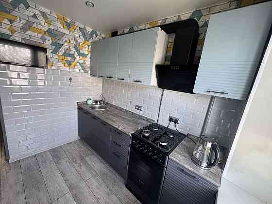 Сдается чистая, просторная двухкомнатная квартира ( 54м2), с мебелью и техникой на длительный срок в Донецк