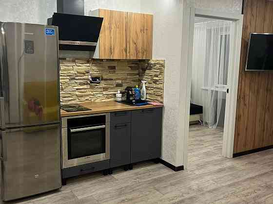 Сдам евро трешку с новым ремонтом, мебелью, техникой. Парк Горького Пролетарский район, 4 этаж. Донецк