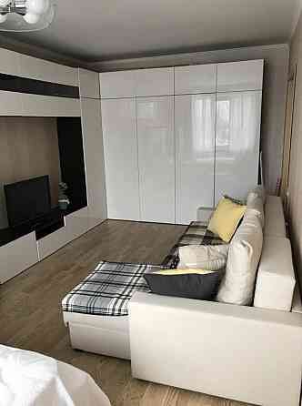 Сдается чистая и светлая однокомнатная квартира на длительный срок в Кировском районе. Донецк