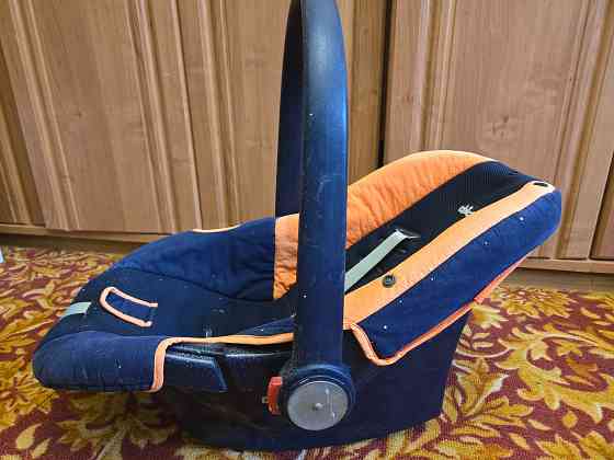 Отдам автокресло 0-6месяцев Мариуполь