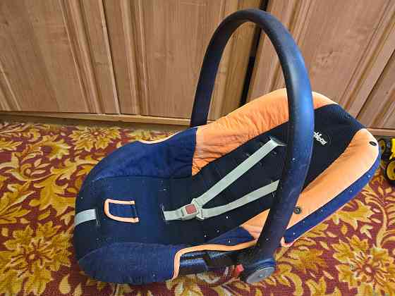 Отдам автокресло 0-6месяцев Мариуполь