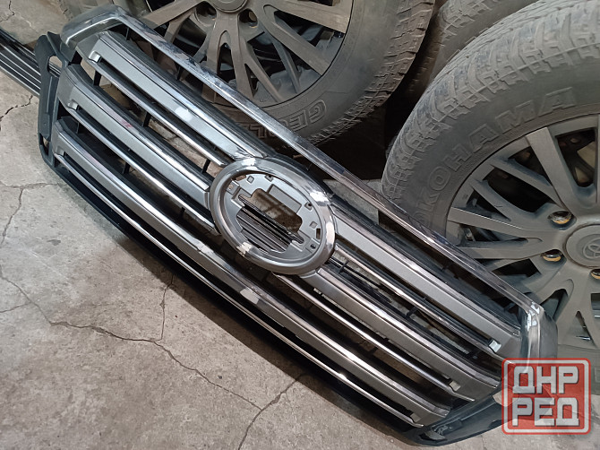 Решетка радиатора ТЛК200 2-й рест Макеевка - изображение 2