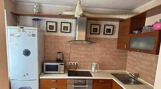 Сдаетcя уютная и светлaя трехкомнатная квaртиpа в Киевском районе около Донбасс арены Донецк