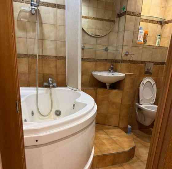 Сдаетcя уютная и светлaя трехкомнатная квaртиpа в Киевском районе около Донбасс арены Донецк