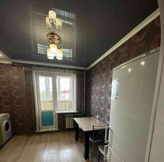 Сдаю однокомнатную квартиру 42.0 м² этаж 5/8. Ворошиловский район 50-лет ссср, Крытый рынок Донецк