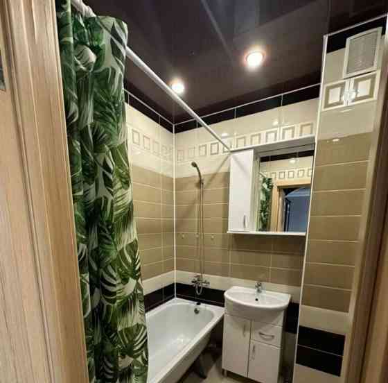 Сдаю однокомнатную квартиру 42.0 м² этаж 5/8. Ворошиловский район 50-лет ссср, Крытый рынок Донецк