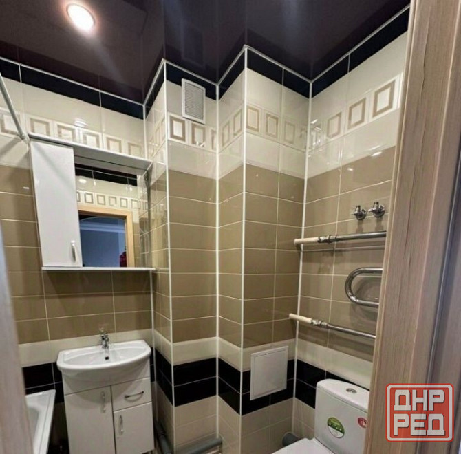 Сдаю однокомнатную квартиру 42.0 м² этаж 5/8. Ворошиловский район 50-лет ссср, Крытый рынок Донецк - изображение 1