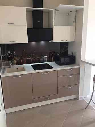 Сдам новую 2-х комнатную квартиру в Куйбышевском районе. Площадь Бакинских Комиссаров. Донецк