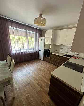 Сдаю двухкомнатную квартиру 60.0 м² этаж 1/9 город Донецк, Буденновский район, улица Багратиона Донецк