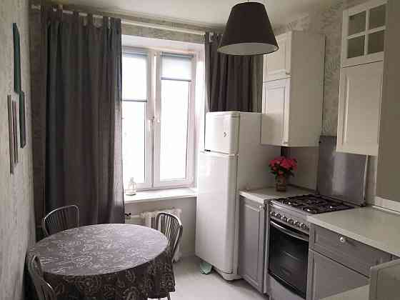 Сдам светлую уютную двухкомнатную квартиру в Буденовском районе, мкр Донской. Общая площадь: 47 м². Донецк