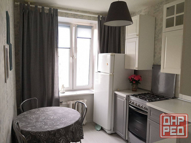 Сдам светлую уютную двухкомнатную квартиру в Буденовском районе, мкр Донской. Общая площадь: 47 м². Донецк - изображение 1