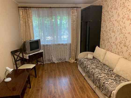 Сдам 1-комнатную квартиру в Кировском районе. Ориентир: ост. Островского Этаж: 1 Площадь: 32 м² Донецк