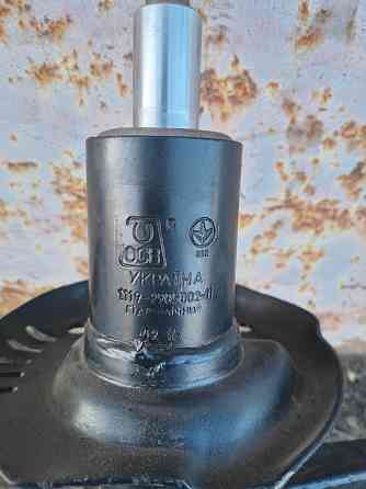 Продаю правую переднюю стойку на калину или приору Донецк