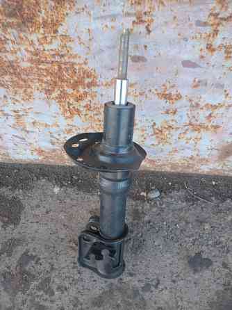 Продаю правую переднюю стойку на калину или приору Донецк