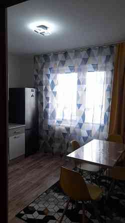 Сдам просторную светлую 2-комн.квартиру в Донецке Пролетарский район, 2 этаж, удобное месторасположе Донецк